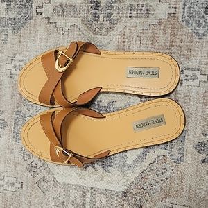 Steve madden buckle sandals